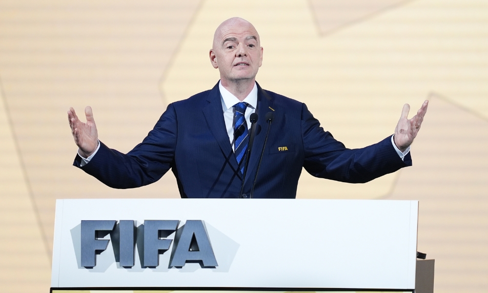 这使得他在 这使得他在